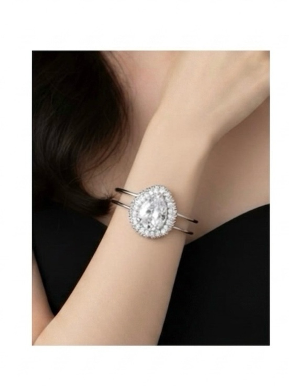 NWOT Australian Statement Crystal Bracelet